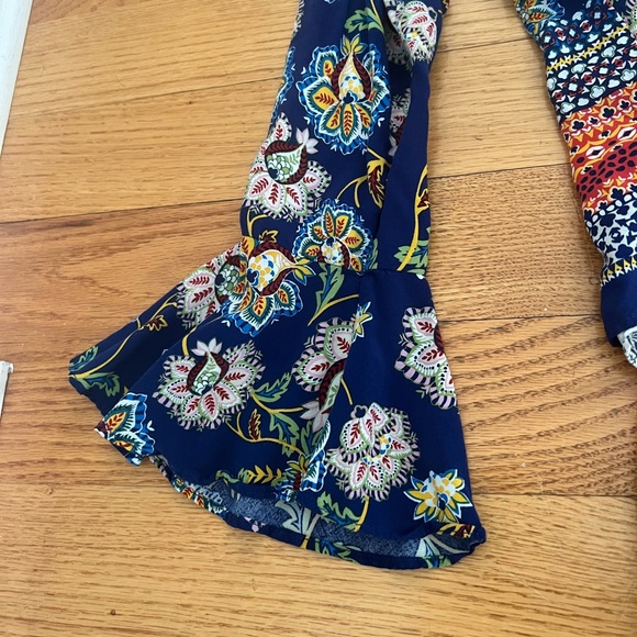 Fig and Flower Wrap Top - Size Medium - Picture 8 of 9